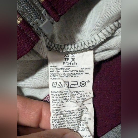 Old Navy Gray Kids Sweatshirt with Maroon Accents - Picture 5 of 6